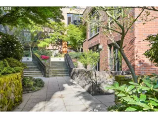 Photo #6: 656423302 Listing 