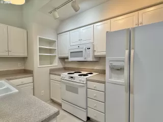 Photo #2: 657219921 Listing