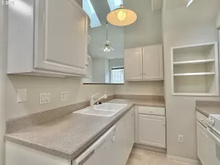 Photo #3: 657219921 Listing