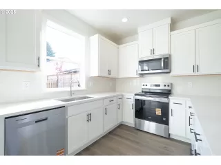 Photo #5: 659107528 Listing 