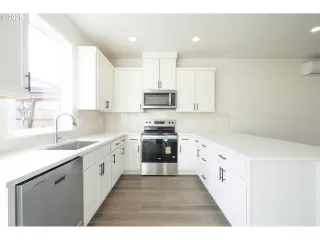 Photo #6: 659107528 Listing 