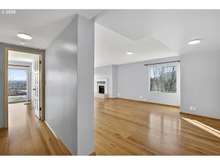 Photo #1: 659381639 Listing