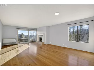 Photo #2: 659381639 Listing