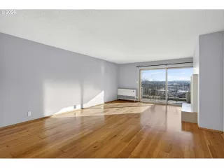 Photo #3: 659381639 Listing