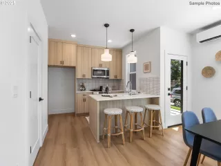 Photo #4: 660238535 Listing