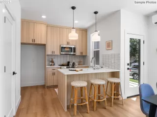 Photo #5: 660238535 Listing