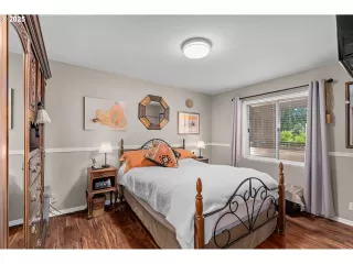 Photo #5: 660542308 Listing