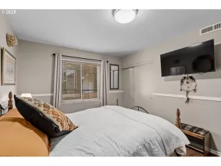 Photo #6: 660542308 Listing