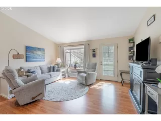 Photo #4: 660909996 Listing