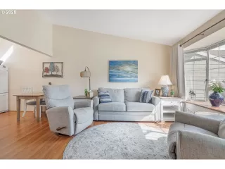 Photo #5: 660909996 Listing