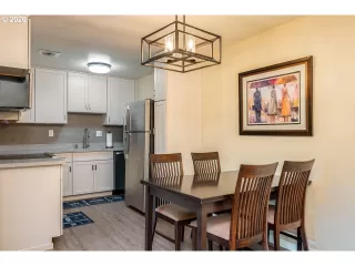 Photo #4: 661033831 Listing