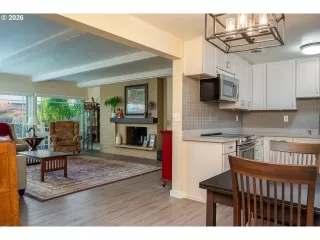 Photo #5: 661033831 Listing