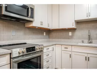 Photo #6: 661033831 Listing