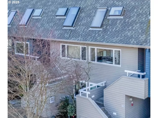 MLS: 661405512 Condo For Sale