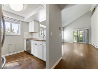 Photo #3: 661407025 Listing