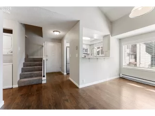 Photo #4: 661407025 Listing