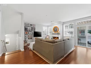 Photo #5: 661448415 Listing