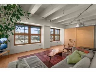 Photo #3: 661753337 Listing