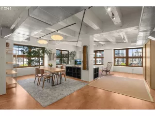 Photo #4: 661753337 Listing