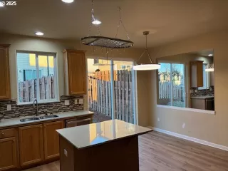 Photo #6: 661876077 Listing