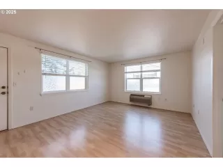 Photo #5: 661938292 Listing