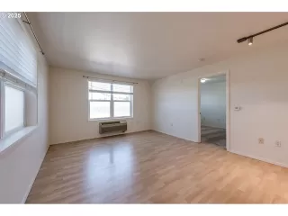 Photo #6: 661938292 Listing