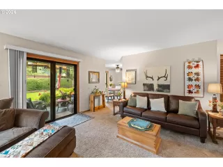 Photo #4: 662593921 Listing