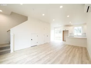 Photo #2: 663385023 Listing 