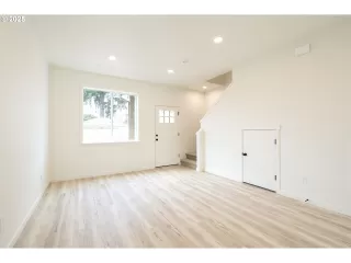 Photo #3: 663385023 Listing 