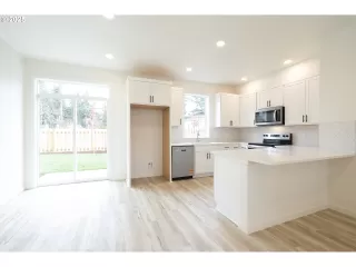 Photo #4: 663385023 Listing 