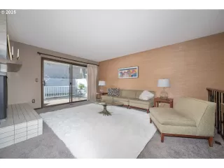 Photo #5: 663441094 Listing