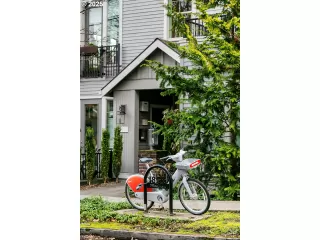 Photo #3: 663944863 Listing