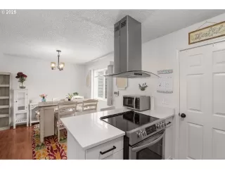 Photo #6: 663960746 Listing