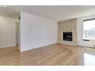 Photo #3: 664359207 Listing 