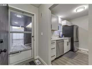 Photo #5: 665414318 Listing 