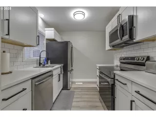 Photo #6: 665414318 Listing 