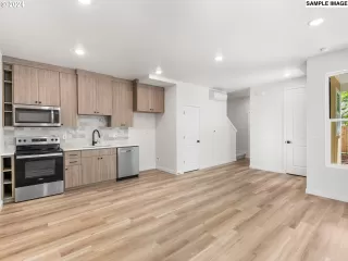 Photo #4: 665471970 Listing 