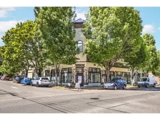 Photo #3: 665980484 Listing