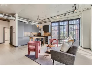 Photo #5: 666193659 Listing 