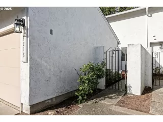 Photo #2: 666579261 Listing 