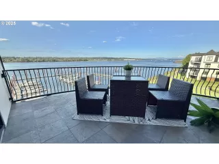 Browse active condo listings in WATERSIDE