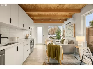 Photo #3: 669851990 Listing