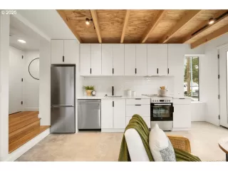 Photo #4: 669851990 Listing