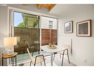 Photo #6: 669851990 Listing