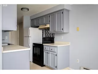 Photo #3: 670652495 Listing 