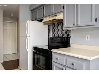 Photo #4: 670652495 Listing 