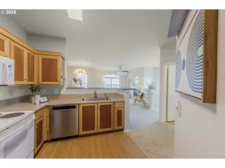 Photo #4: 671015726 Listing