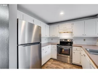 Photo #5: 671031309 Listing 