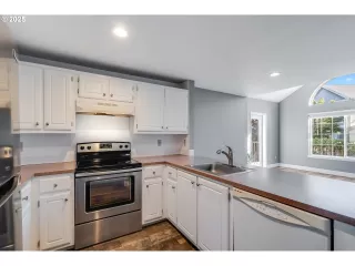 Photo #6: 671031309 Listing 