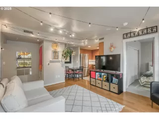 Photo #5: 671165691 Listing